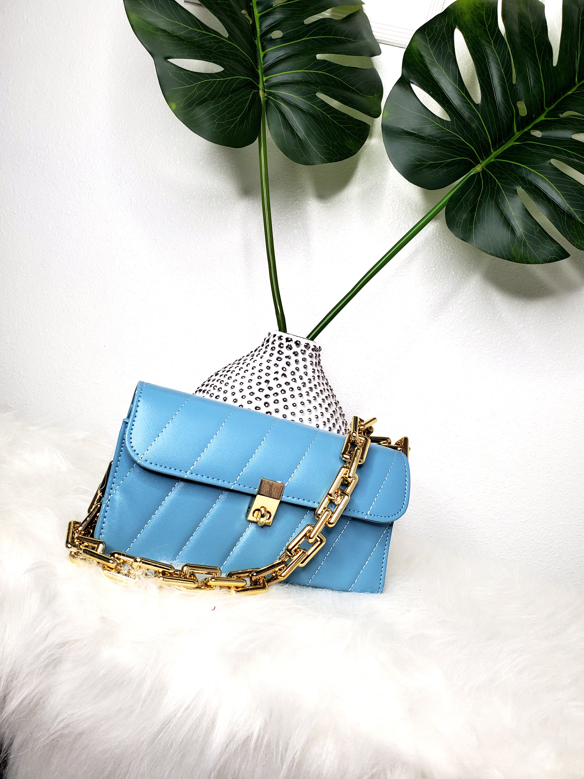18 Frozen-Inspired Light Blue Bags For Women | Blue bags, Blue clutch bag,  Prom clutch